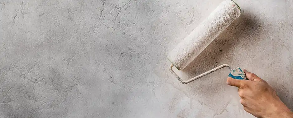 Schematische Darstellung einer hydrophoben Barriere im Beton