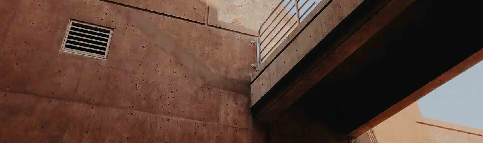 Hydrophobe Beschichtung für Naturstein-Fassaden und Mauerwerk