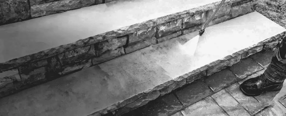 Hydrophober Schutz für Natursteinfassaden und Mauerwerk in der Anwendung