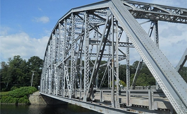 Bescherming en versteviging van ijzeren bruggen